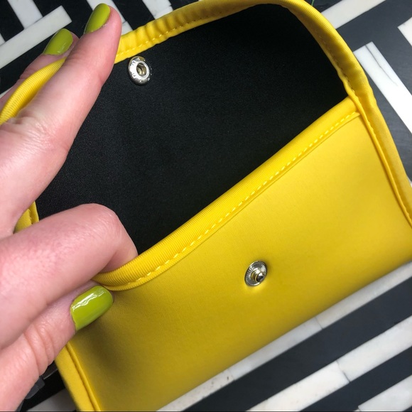 🛑SOLD🛑Neon Mini Purse Cluster 💕🍊🥝🍌 - Picture 8 of 11